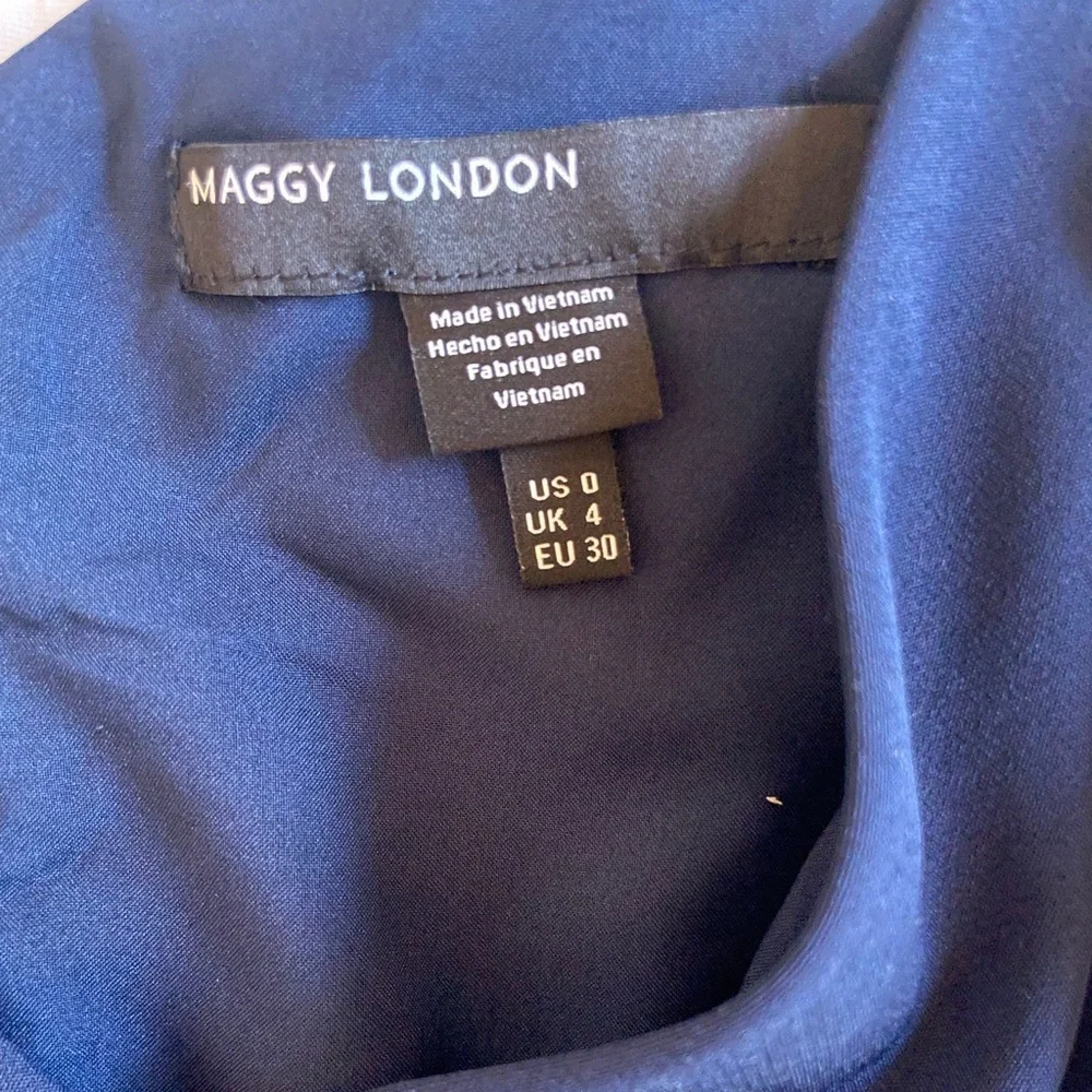 NWT Maggy London Navy Blue Cold Shoulder Sheath Dress Size 0